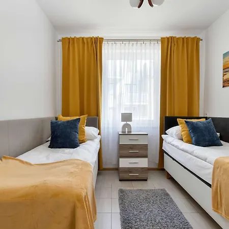 Cozy & Functional With Parking And Balcony By Renters Apartment *